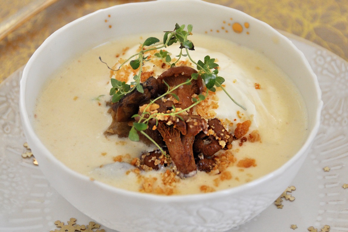 Cream of wild mushroom and calisson soup