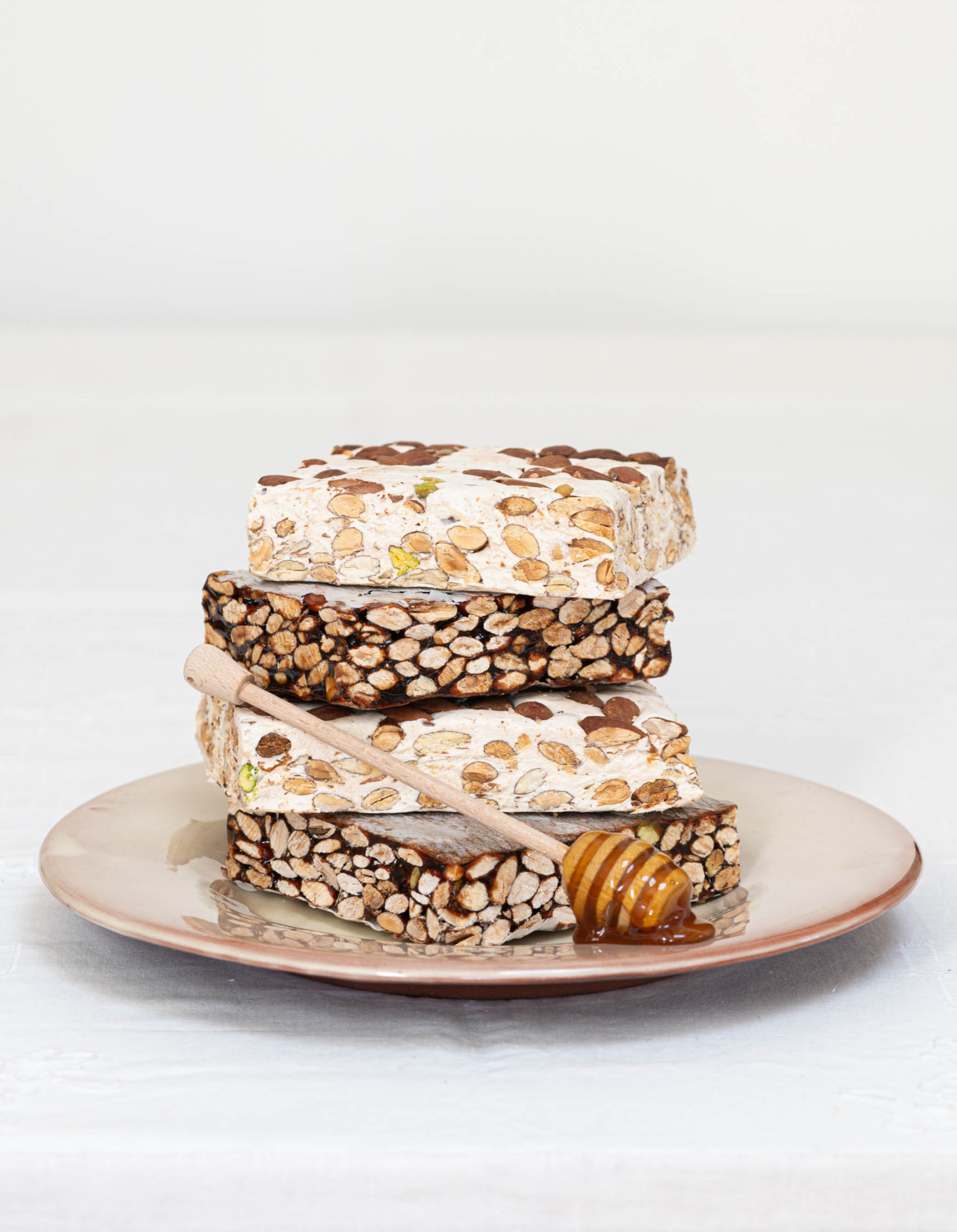 L'origine du nougat : légendes et histoire d'une confiserie provençale