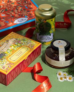Coffret cadeau fête des mères🎁

À l'occasion de la fête des mères, les confiseurs du Roy René ont composé ce coffret selon leurs savoir-faires les plus traditionnels. 

La douceur de l'infusion Journée au Verger, la gourmandise du miel de Provence IGP et le moelleux des macarons au citron feront de ce cadeau une délicieuse pause gourmande et un véritable moment de détente 🥰

📸@xaveyron

#coffretcadeaux #fetesdesmeres #coffretgourmand