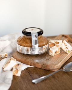 Crème de nougat Blanc 

Composé d'amandes, de miel de Provence IGP et de blanc d'œuf, le nougat blanc est un plaisir gourmand que l'on apprécie tout au long de l'année😋. Ce nougat qui a fait la renommée de la première petite fabrique du Roy René et que nous savourons encore aujourd'hui dans sa recette traditionnelle 😍est maintenant réinterprétée en délice à tartiner, à cuisiner à partager et à retrouver dans les boutiques du Roy René et sur le site calisson.com. 
Cette douceur a reçu le premier prix international d'innovation du Salon ISM Cologne 🏆 

#délice #nougat #leroyrené #aixenprovence #gourmandise #tradition #provence  #dégustation #plaisir #savoirfairefrançais #saveurlocale