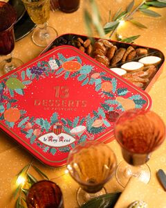 Les 13 desserts de Provence 🤩
Le coffret des 13 desserts du Roy René vous invite à plonger au cœur de cette belle tradition provençale qui remonte au 17eme siècle et se perpétue encore aujourd’hui.
À l’image des savoir-faire des confiseurs du Roy, ce coffret symbole de générosité est composé d’une sélection de savoureuses gourmandises. Amandes de Provence, noisettes, raisins secs, figues sèches, abricots secs, calissons d'Aix, nougats blancs et noirs de Provence, tranches de clémentines glacées, pâtes de fruits aux abricots et figues de Provence, dattes Medjoul, orangettes et Gibassié 😋
Le coffrets des 13 desserts du Roy René est idéal à offrir pour célébrer la convivialité et le partage pour les fêtes de fin d’année ✨

📸@xaveyron
Remerciements : @chateaudefonscolombe @les.olivades @poteriebarbotine

#13desserts #tradition #provencefrance